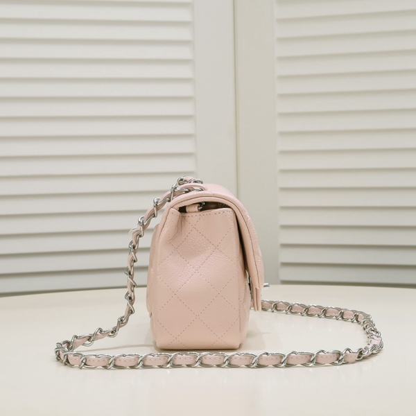 シャネルバッグ背面デザイン